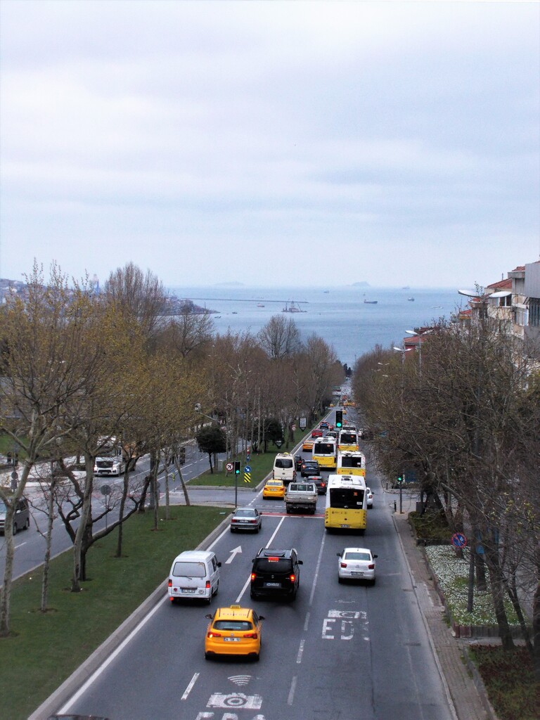 春浅いマルマラ海～～