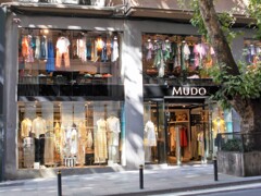 ブティックも朝陽の中～✨