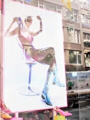 ガラス妄想…　私に触らないで…