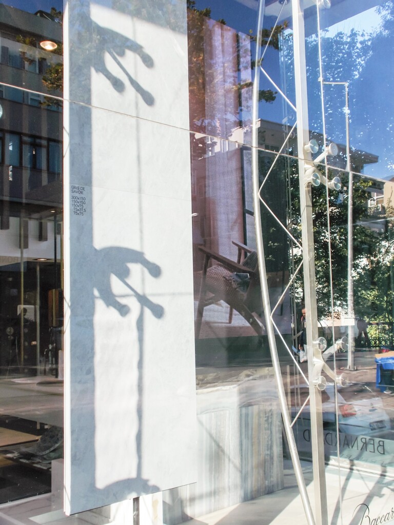 影って伸縮自在で自由でいいね…？