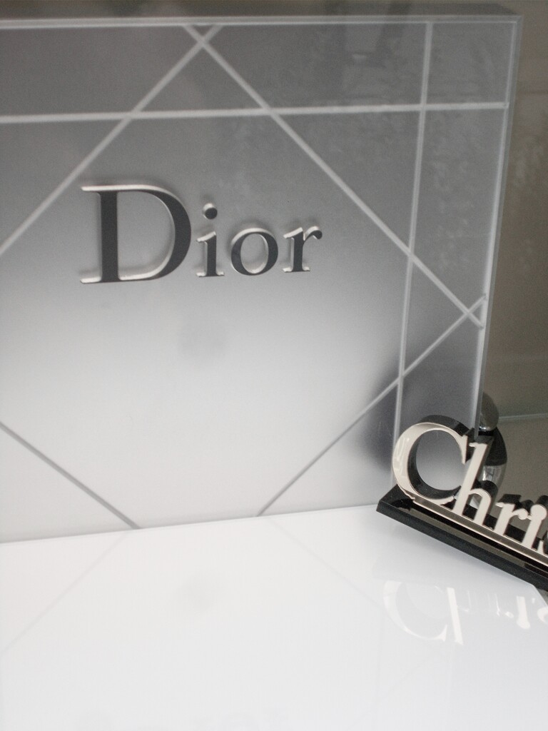 不安な孤独色…銀色…