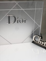 不安な孤独色…銀色…