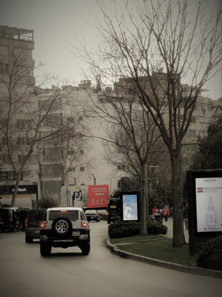 別れ…何時も幸せの後ろをついて来る…　♪…