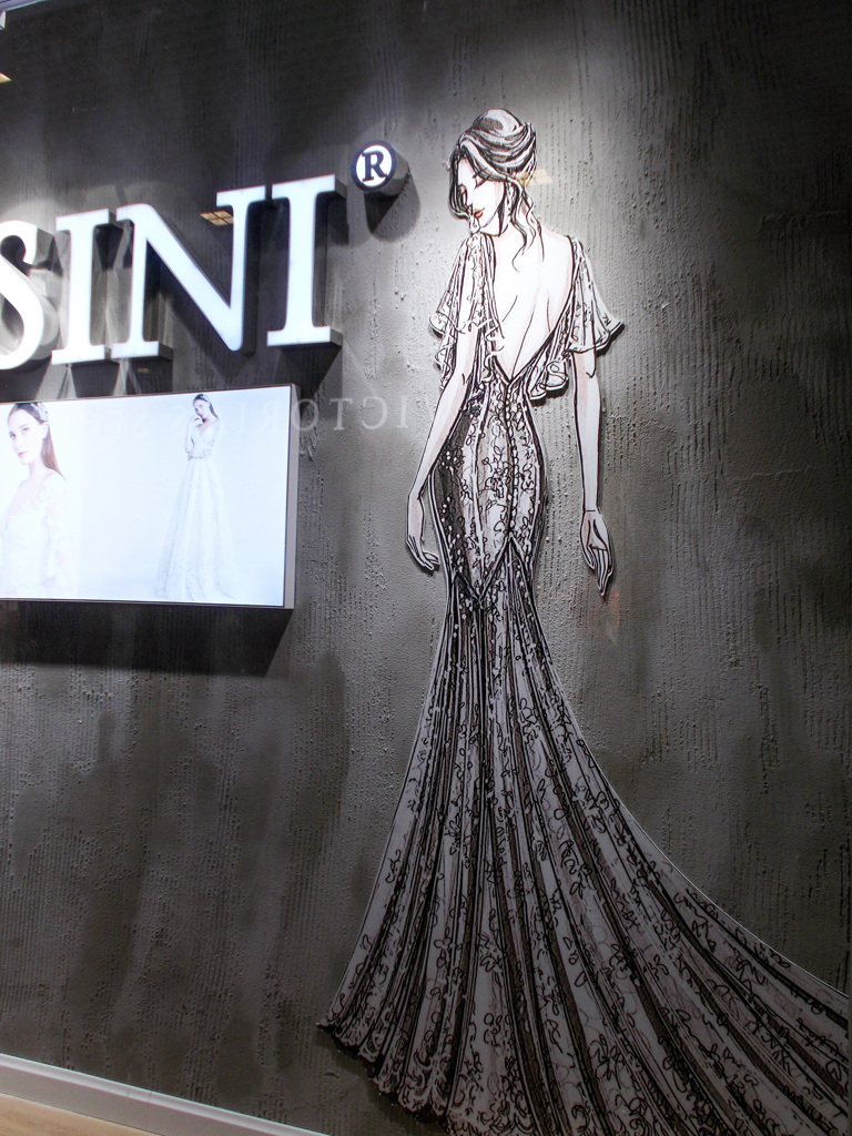 後ろ髪を・・・