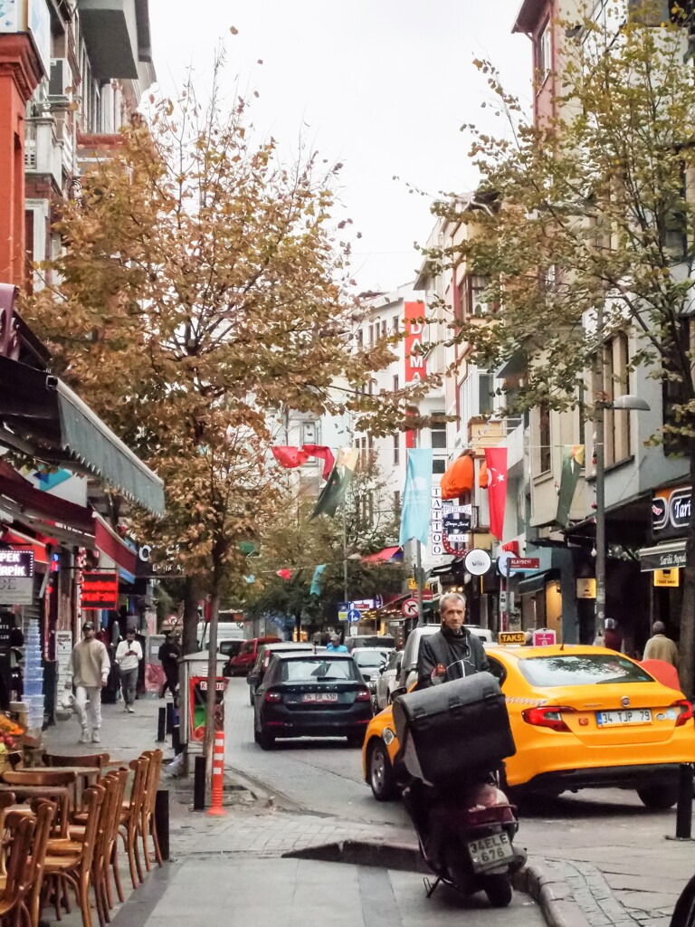 全ての色が主張する　”下町”～