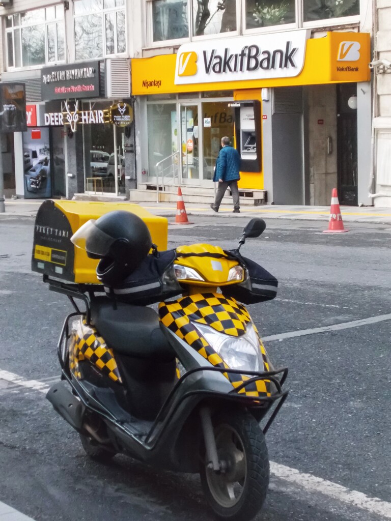 蜜蜂マーヤの冒険…？