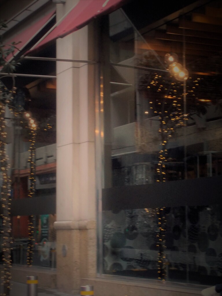 消えそで…燃えそな…