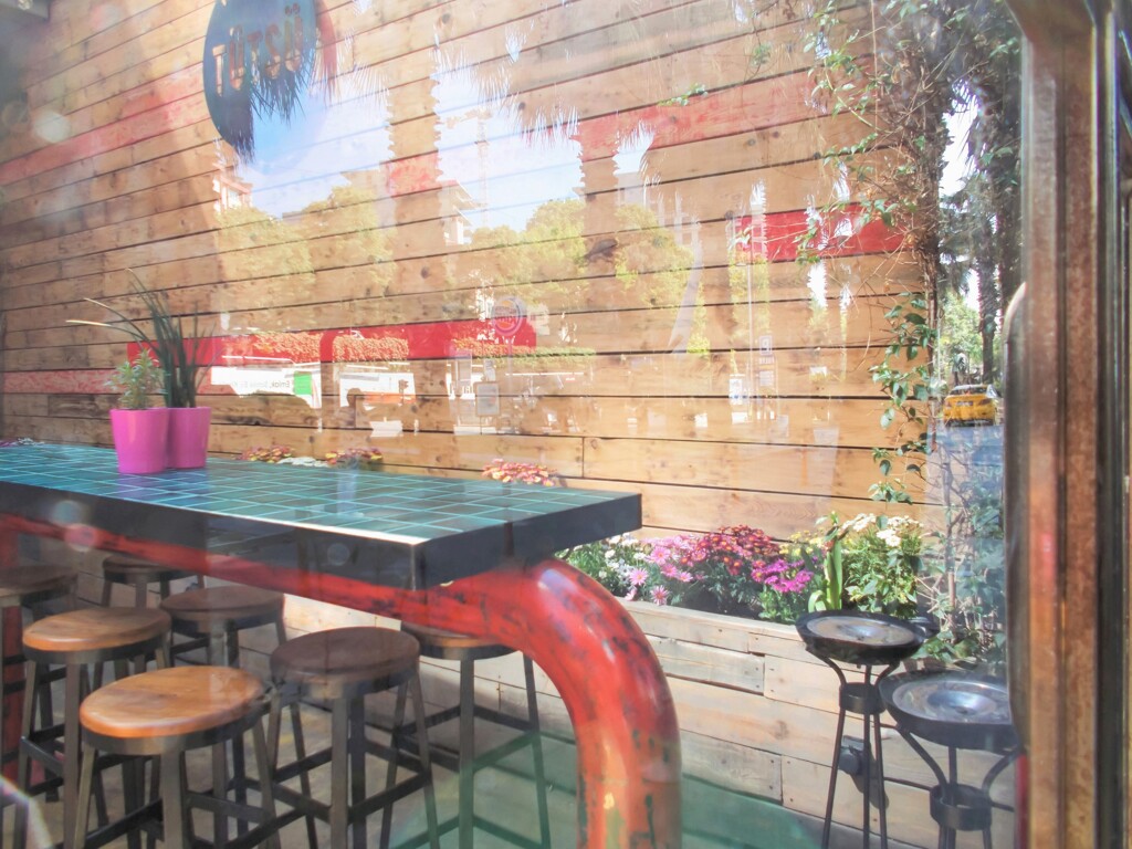 早朝の溜まり場所～しらじら～