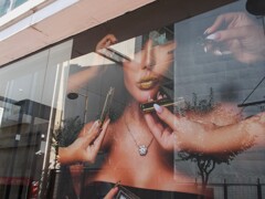 手を替え品を替え…