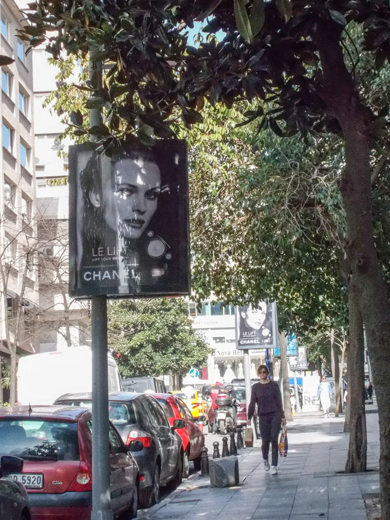 毎朝すれ違う　美しいあのひと～♡