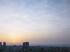 日の出…雨がやって来るようです…