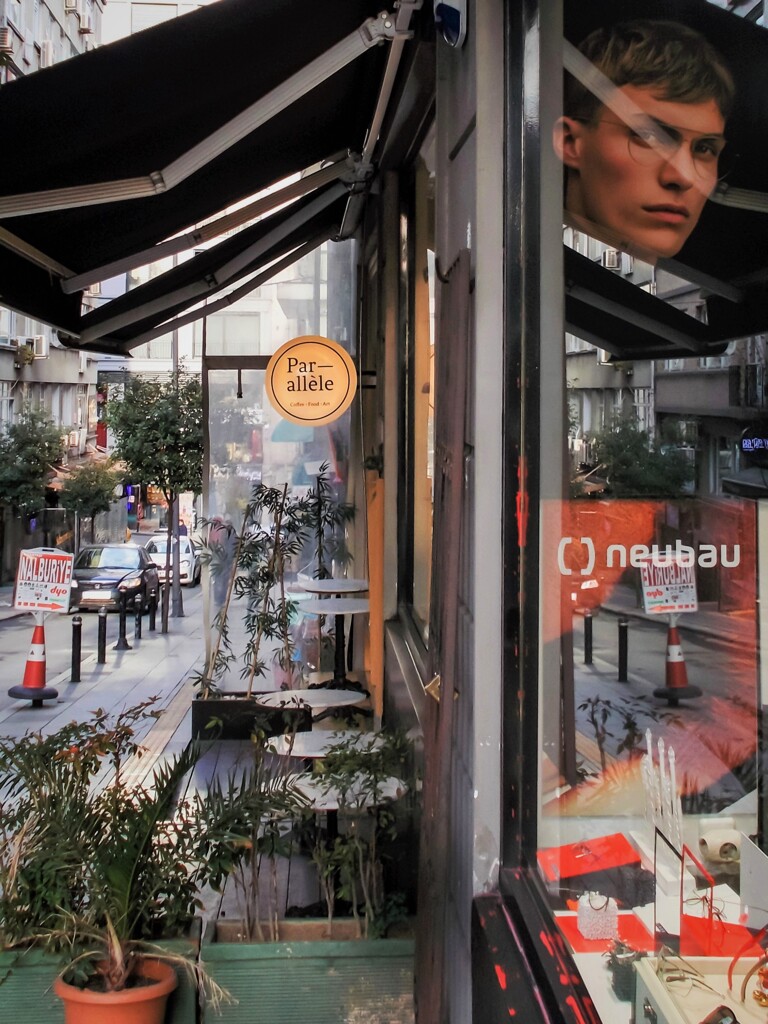 あなたの瞳はNo No　No！ガラスの音がする…