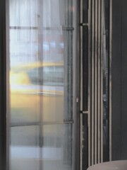 Z…ガラスの音がする…