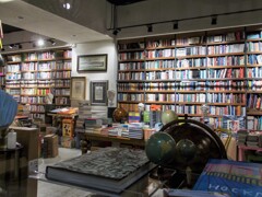 何ともランダムな本屋さん～♪