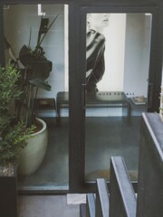 女は無口な人がいい～～♪