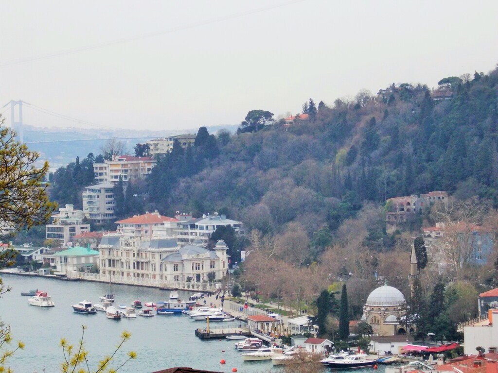 ボスポラス海峡を臨む町～