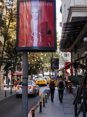 紅に染まる通り・・・