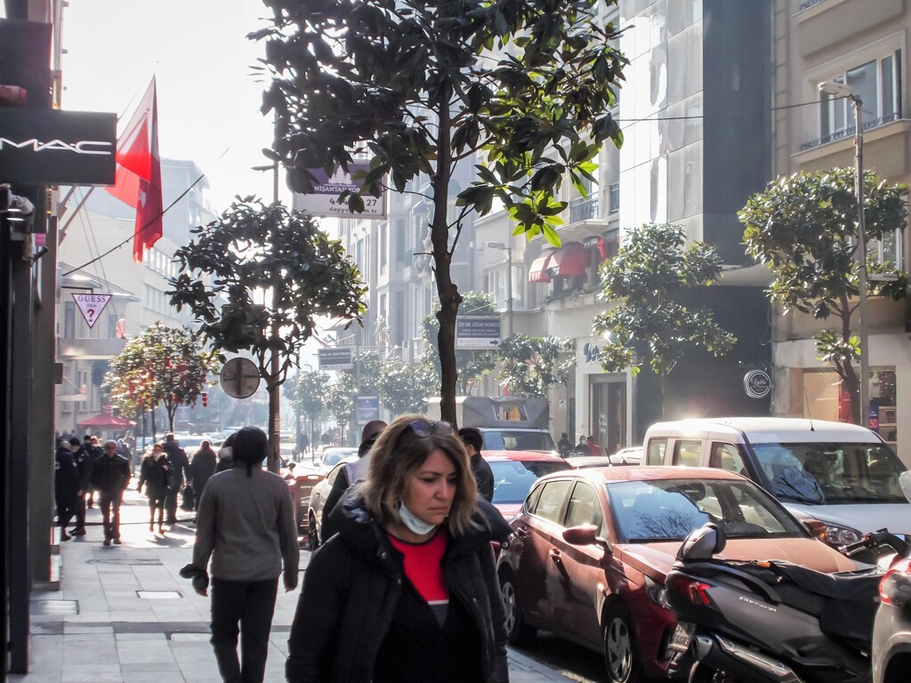 朝の光りの中の雑踏～✨