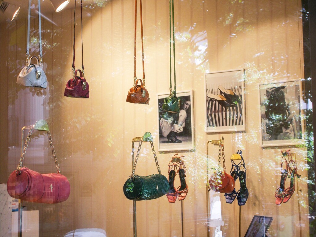 ノスタルジックなバッグ屋さん～