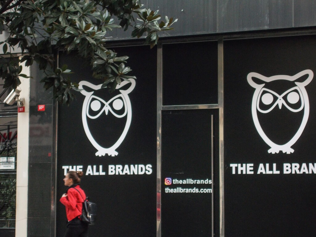 赤い服の人を待ちました…