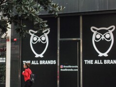 赤い服の人を待ちました…