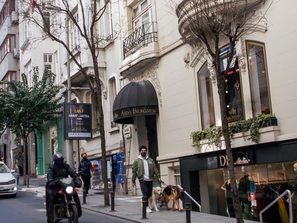 ちょっとハードボイルドに…？