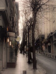 誰も通らない…　雨の商店街。.。o○～