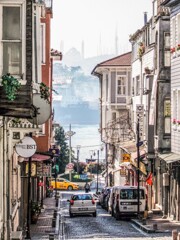 ボスポラス海峡を行く巨大な船舶～　迫力いっぱい～♪