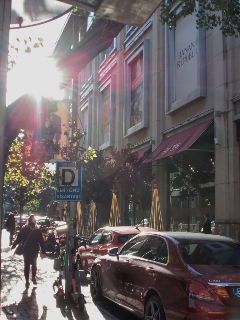 紅い車～　冬晴れの朝～✨