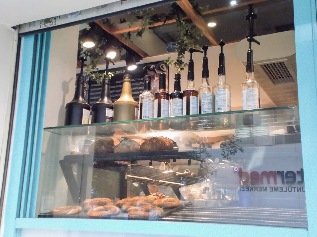 人間として生活していくってこと…？