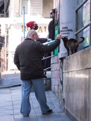 スーパーの行列　先頭に近付きました～