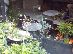 荷待ちの花屋さん