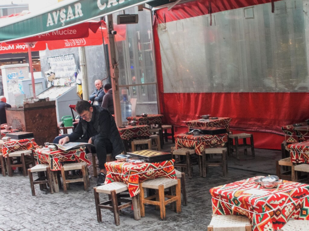 古いトルコの伝統的なチャイガーデン～♪