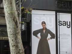 何か隠してるでしょ…　さぁ　おっしゃい…！