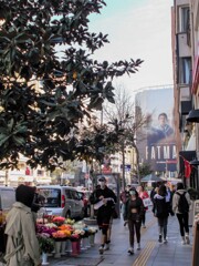 朝　道行く人達～