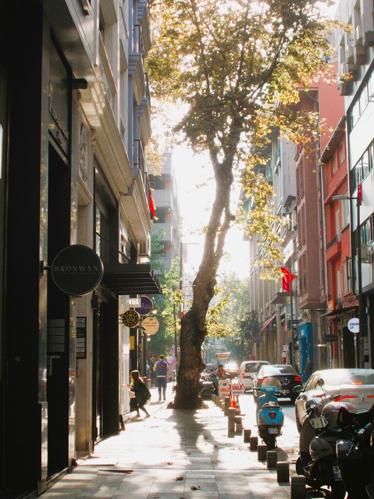 この街で…　光輝く朝を重ねて…