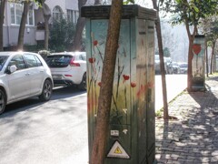 朝陽～☆　固定電話の供給ボックスだと…？