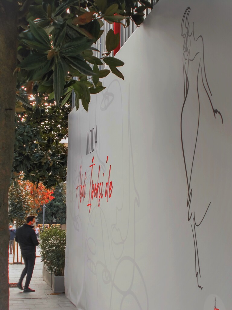 細身のシルエット～