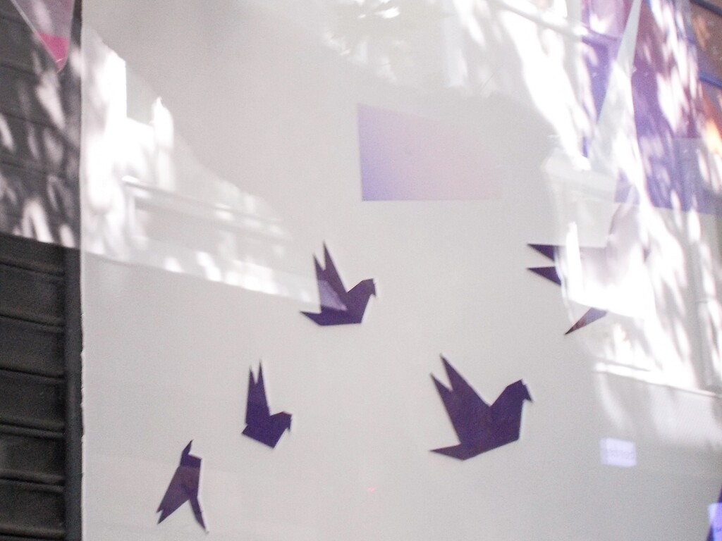 雁になりたや籠の鳥　翼きられて　繋がれて…