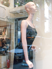 夢見るマネキン人形…