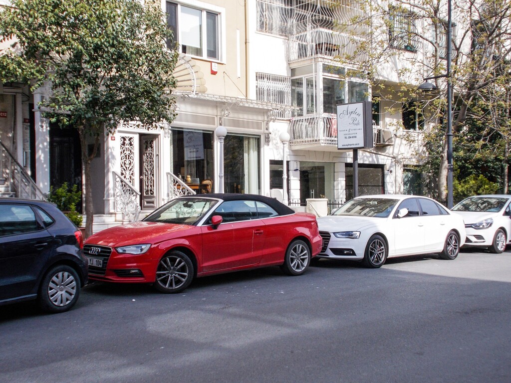 黒　赤　白…ピリオド。