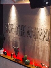 パブカフェの壁～