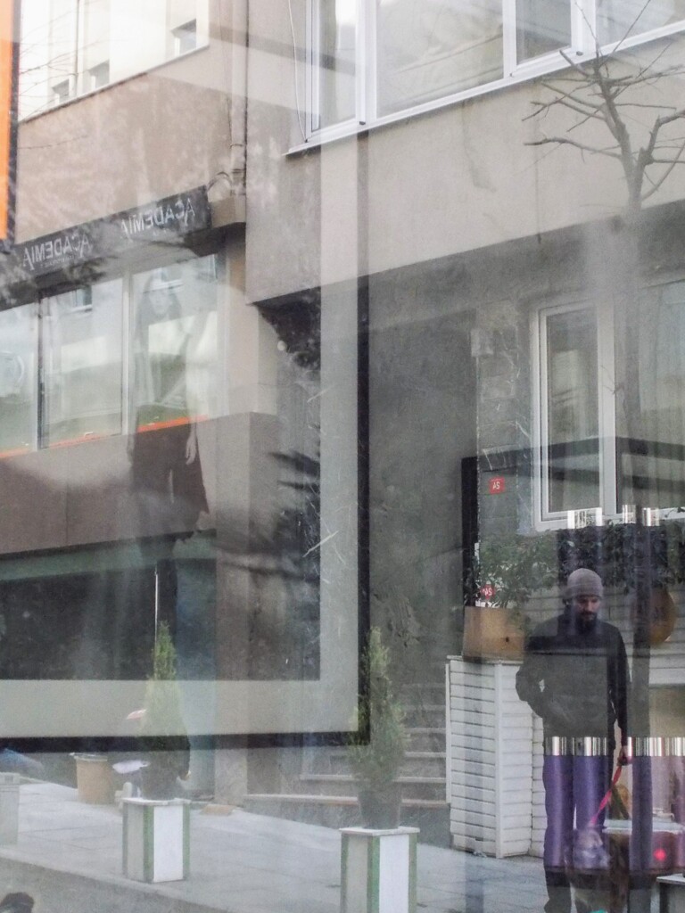 あなたの瞳は冷たい…　ガラスの音がする…☆