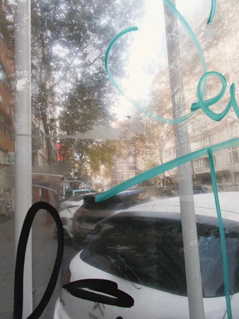 解き放す…？　断ち切る…？