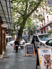 自粛ムード　お菓子屋さんは朝から大忙し～