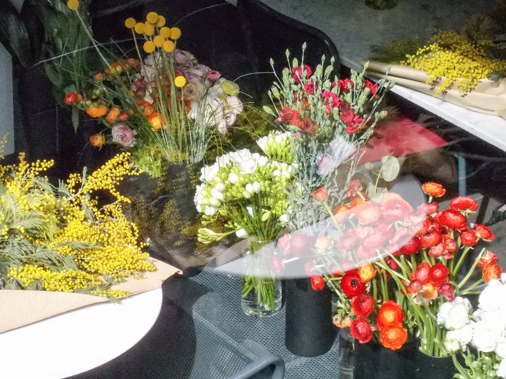 大好きな花屋さん　朝陽の中　開店準備中～☆～