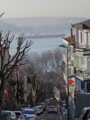 イスタンブール～海峡を行くタンカー～