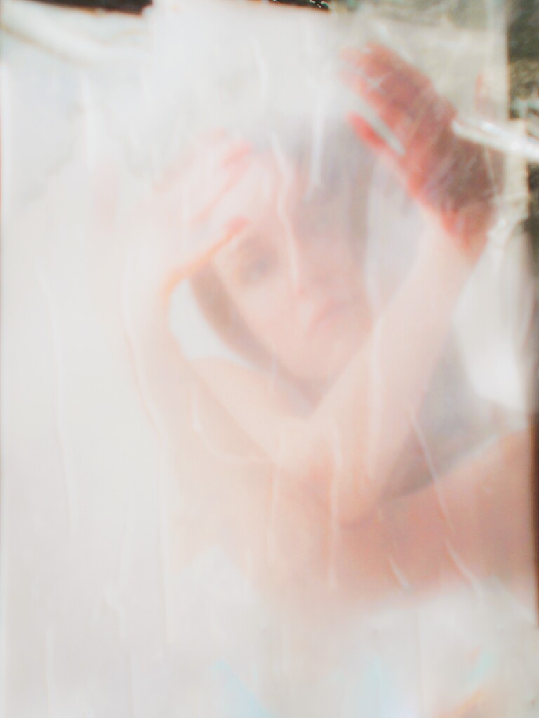 繭の中…