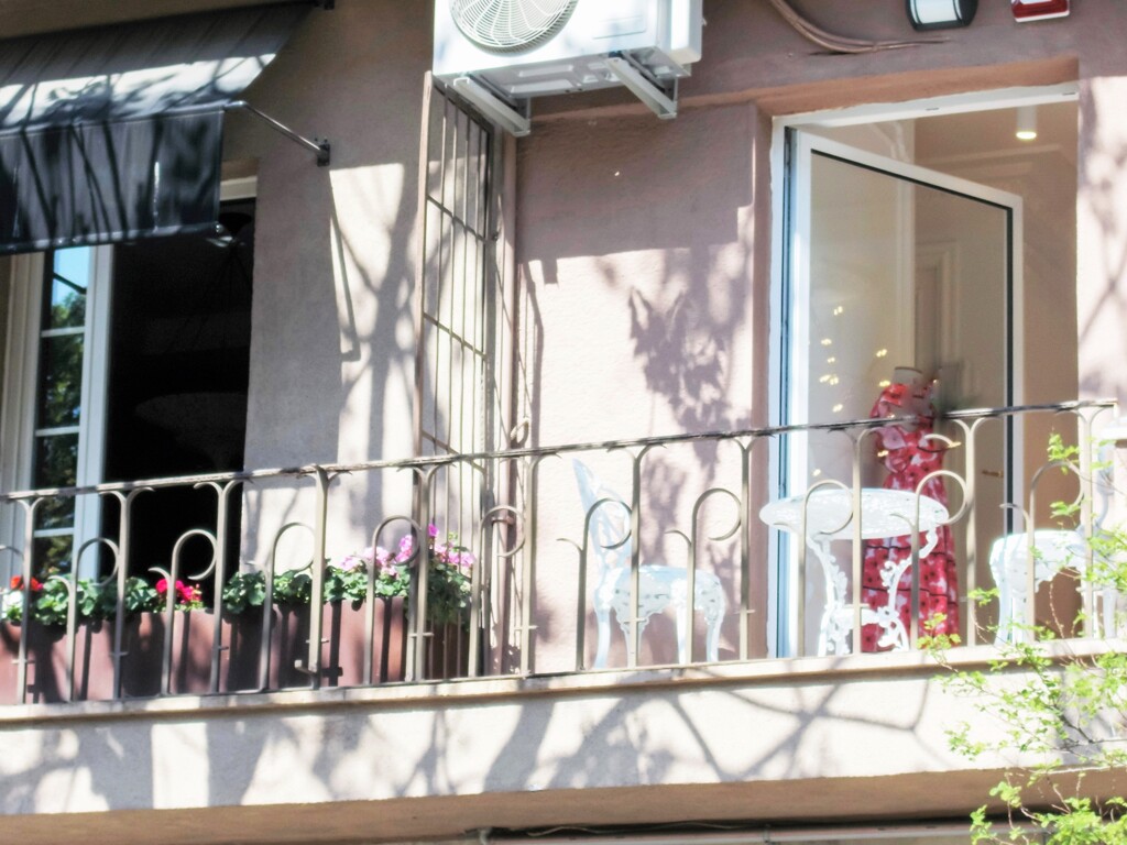 綺麗なあの子が住むアパルトマン～☆