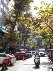 下町　朝の喧騒～